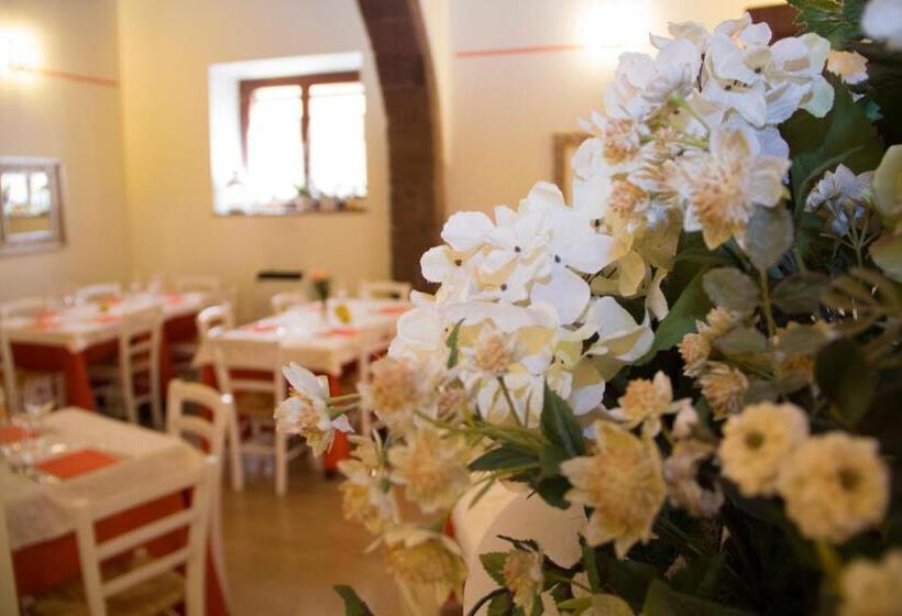 فندق Il Borgo Ristorante Pizzeria Camere