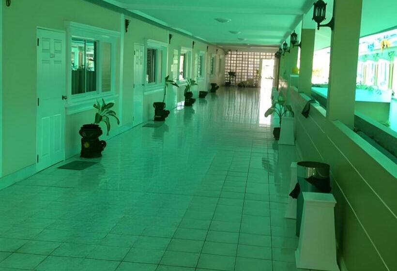 ホテル Kacha Resort