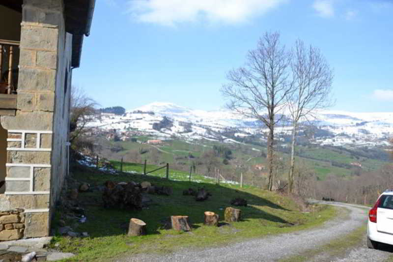 בית מלון כפרי La Almadreña