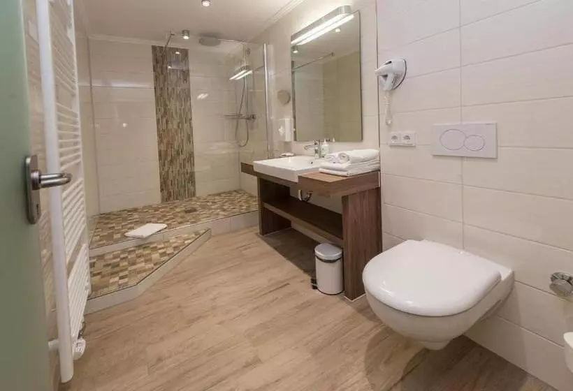 Отель Landgut Stemmen