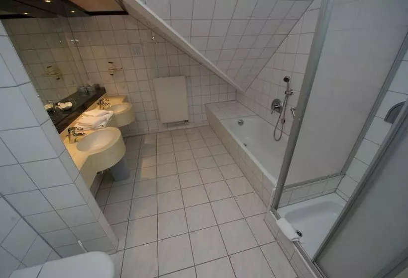 Отель Landgut Stemmen