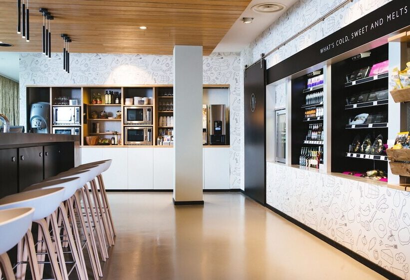 Отель Moxy Munich Airport