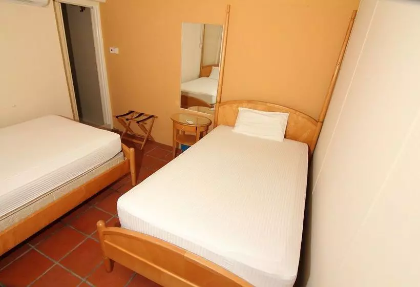 Отель Red Inn Heritage