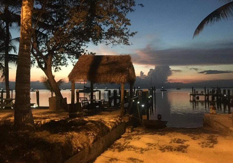 Отель The Pelican Key Largo Cottages