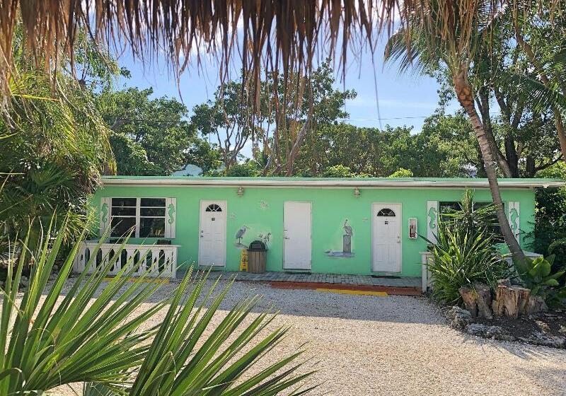 Отель The Pelican Key Largo Cottages