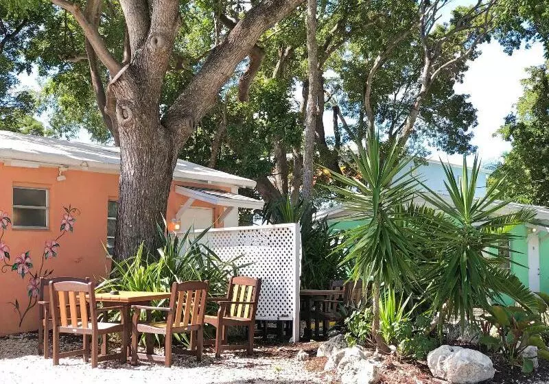 호텔 The Pelican Key Largo Cottages