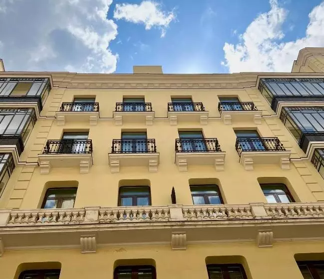 هتل Vincci The Mint