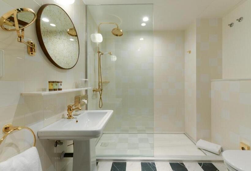 هتل Vincci The Mint