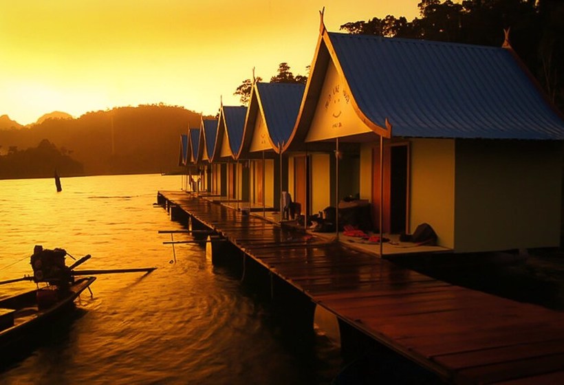 Курорт Smiley Lakehouse