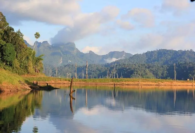 リゾートホテル Smiley Lakehouse