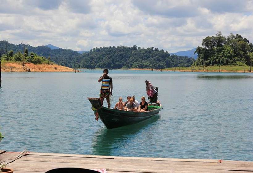 Курорт Smiley Lakehouse