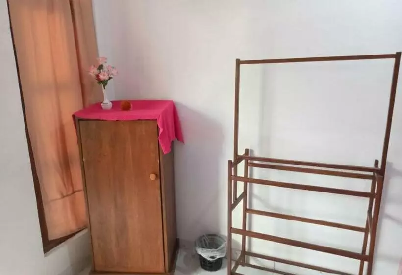 Aamiaismajoitus (B&B) Myro Cottage