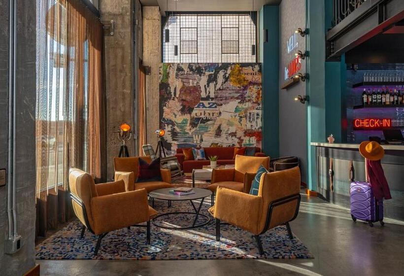 Отель Moxy Phoenix Downtown