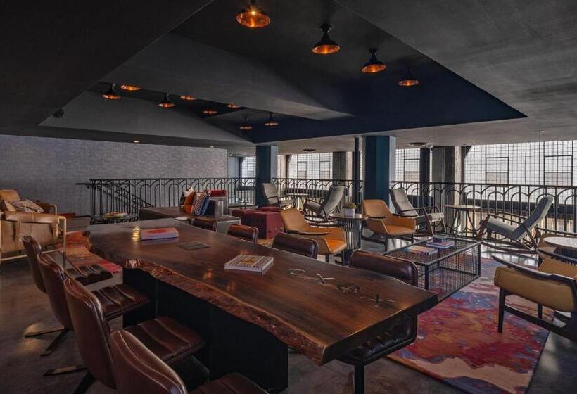 Отель Moxy Phoenix Downtown