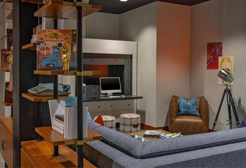 Отель Moxy Phoenix Downtown