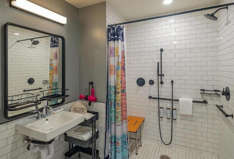 Отель Moxy Phoenix Downtown