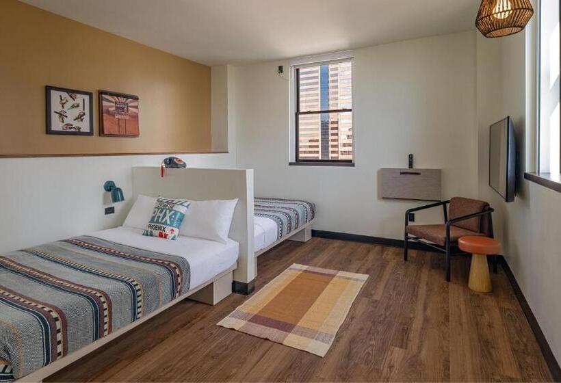 Отель Moxy Phoenix Downtown