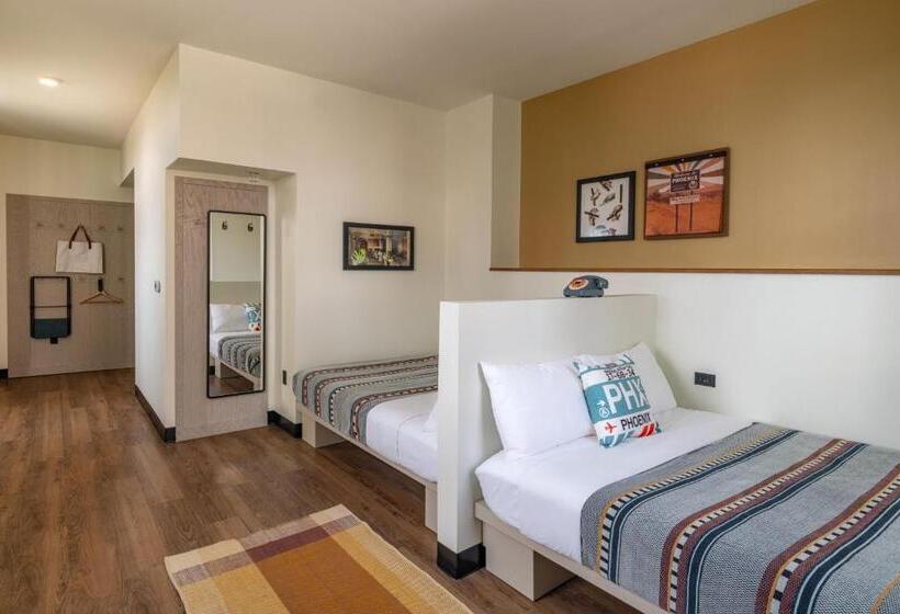 Отель Moxy Phoenix Downtown