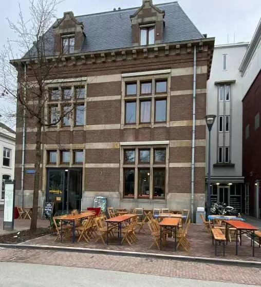 Hostel & Bar De Basis