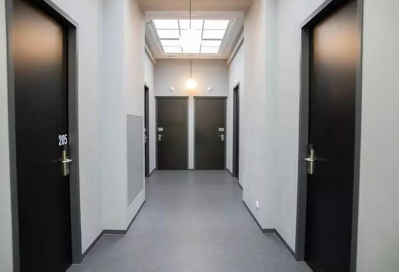 Hostel & Bar De Basis