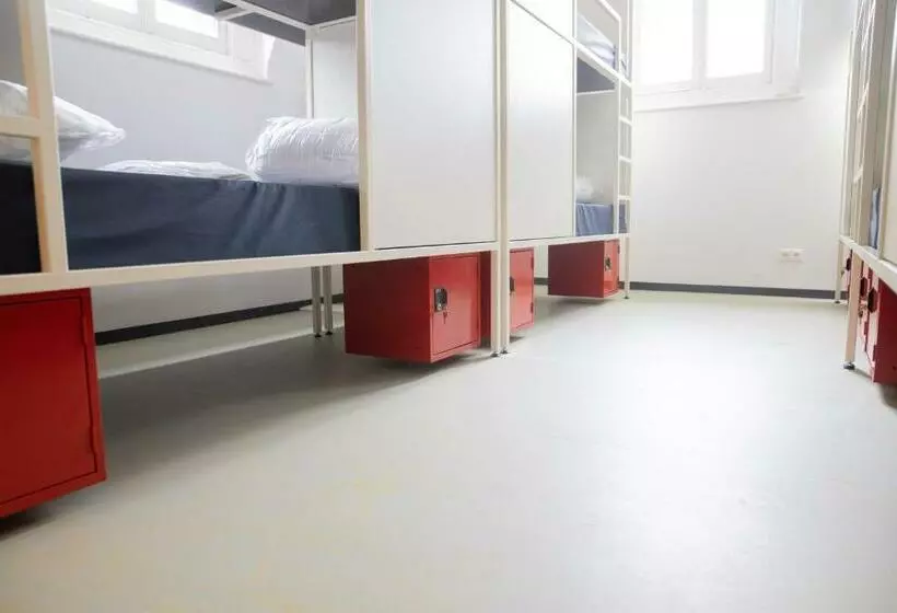 Hostel & Bar De Basis