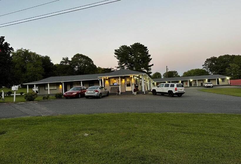 Отель Bea S Parkway Inn