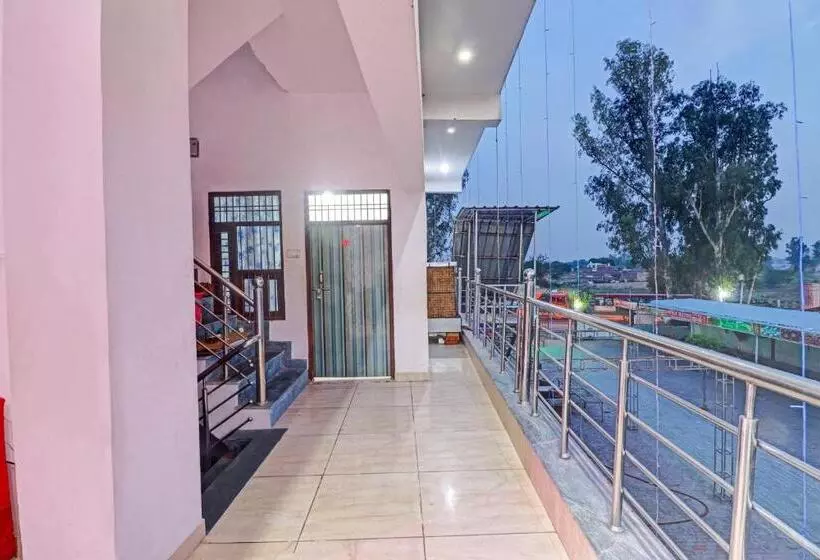Hotelli Oyo Flagship 81170 Choice Guest House