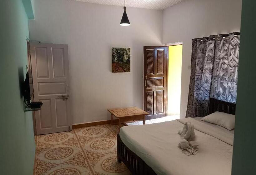 Panzió Altrude Villa Guest House Near Candolim Beach