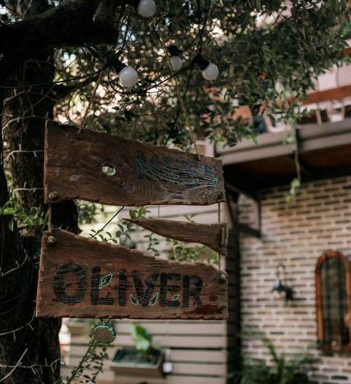 Bed Station Hostel & Bar