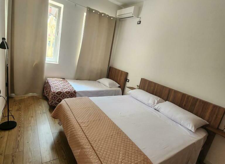 Bed Station Hostel & Bar