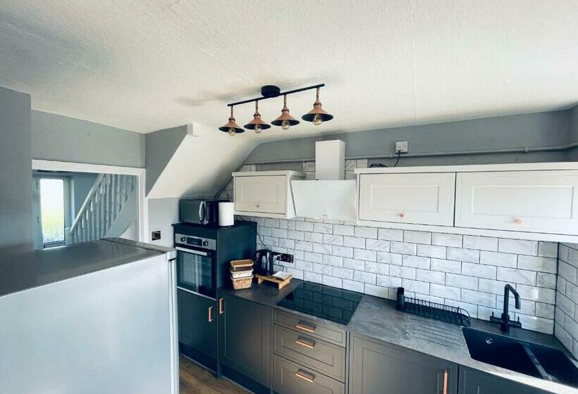 بنسيون Ii Comfortable Room, Shared House