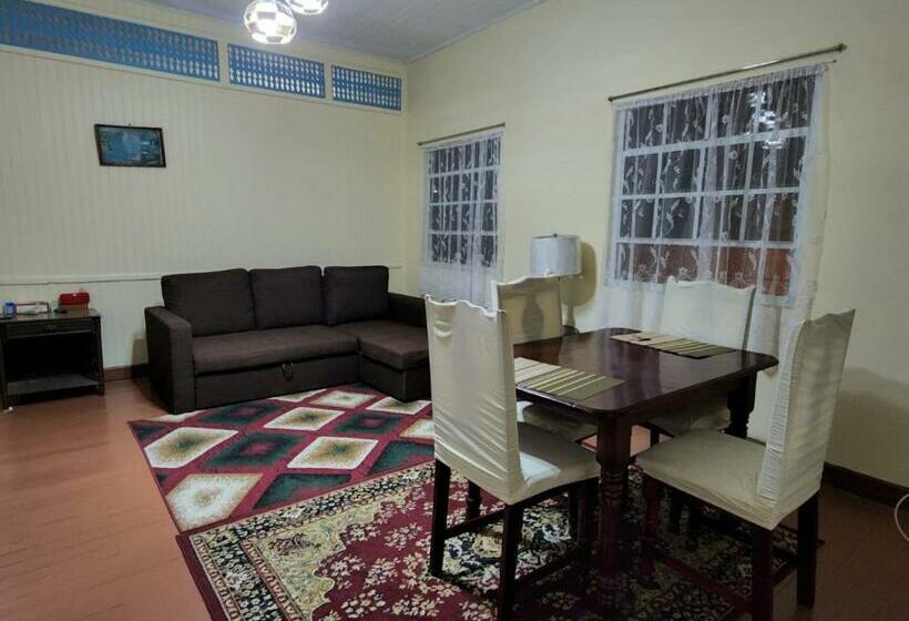 تختخواب و صبحانه Gouyave Town. Fish Friday Street