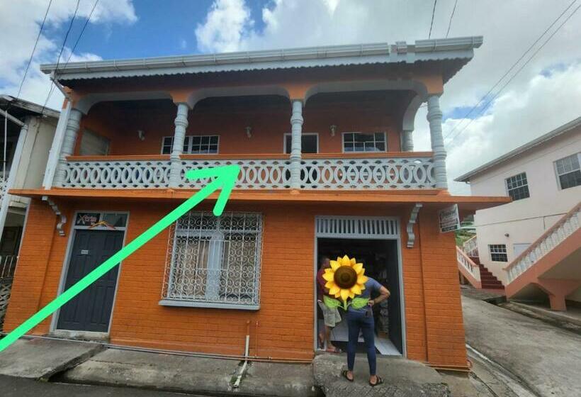 تختخواب و صبحانه Gouyave Town. Fish Friday Street