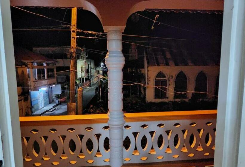 تختخواب و صبحانه Gouyave Town. Fish Friday Street