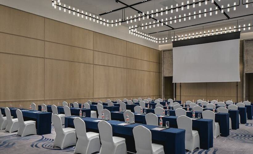 Отель Crowne Plaza Hangzhou Riverside, An Ihg