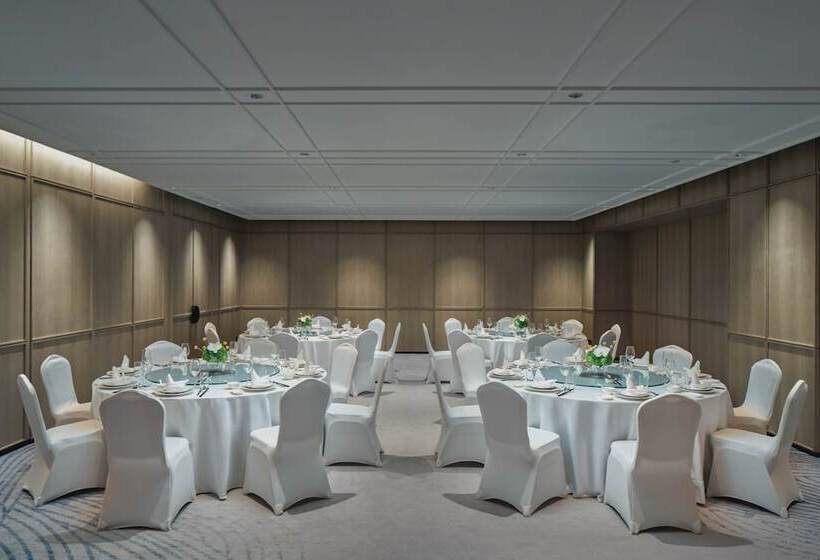 Отель Crowne Plaza Hangzhou Riverside, An Ihg