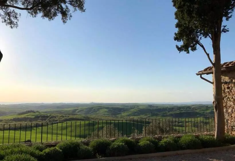 هتل Fattoria Monastero Sant Anna In Camprena