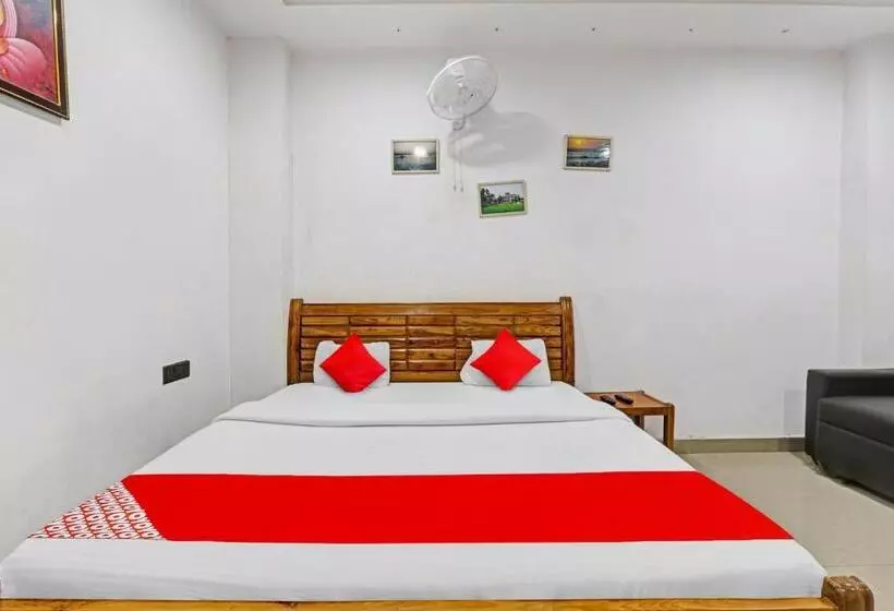 ホテル Oyo Flagship 81099 Shri Niketan