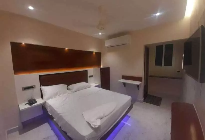 هتل Sannidhi