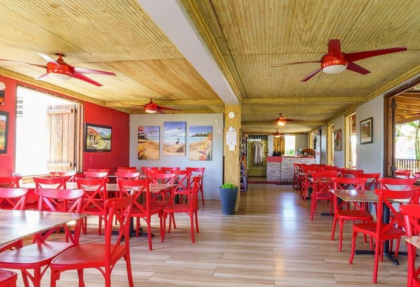 پانسیون Red Flamboyan Guesthouse And Restaurant