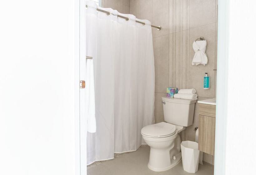 پانسیون Red Flamboyan Guesthouse And Restaurant