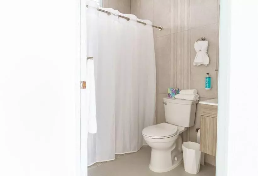 پانسیون Red Flamboyan Guesthouse And Restaurant