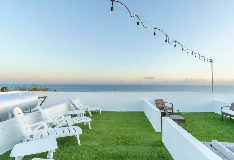 پانسیون Red Flamboyan Guesthouse And Restaurant