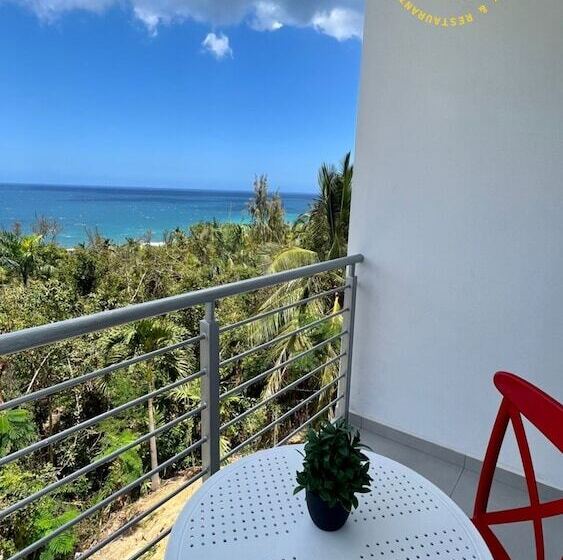 پانسیون Red Flamboyan Guesthouse And Restaurant