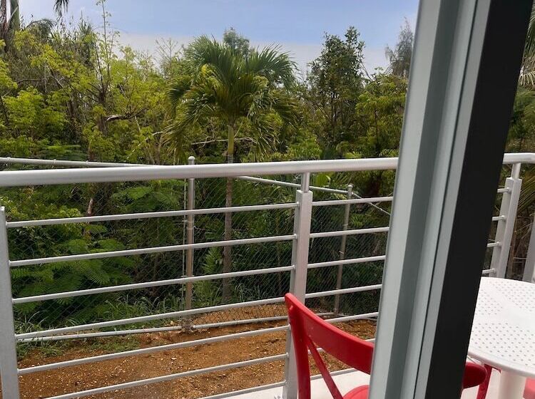 پانسیون Red Flamboyan Guesthouse And Restaurant