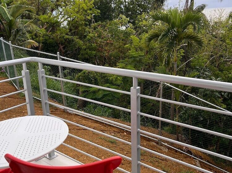 پانسیون Red Flamboyan Guesthouse And Restaurant