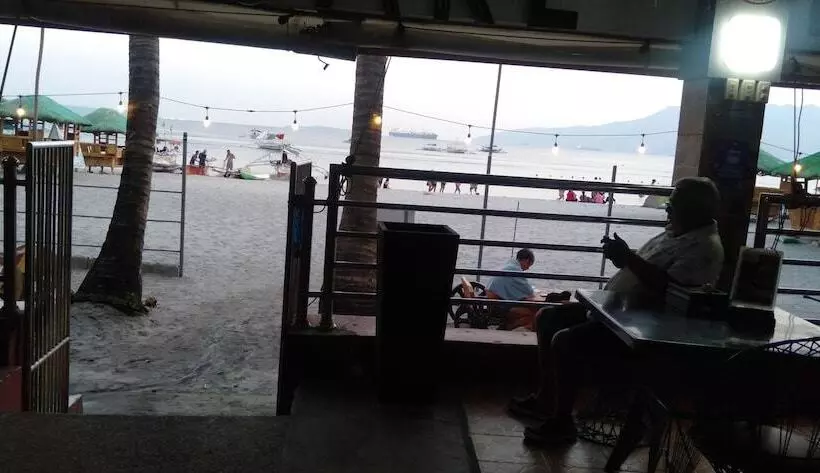 Hotelli Arizona Beach Resort, Subic Bay, Philippines 2200