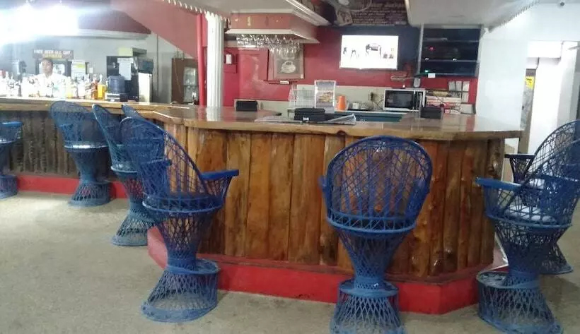 Hotelli Arizona Beach Resort, Subic Bay, Philippines 2200