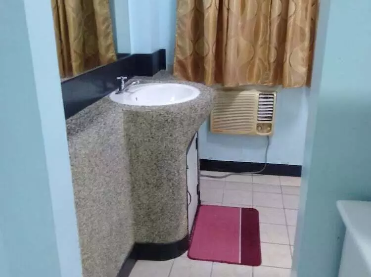 Hotelli Arizona Beach Resort, Subic Bay, Philippines 2200