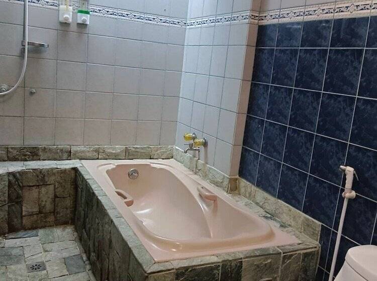 Hotel Arizona Beach Resort, Subic Bay, Philippines 2200